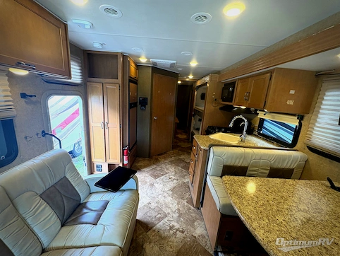 2016 Thor ACE 30.2 RV Photo 3