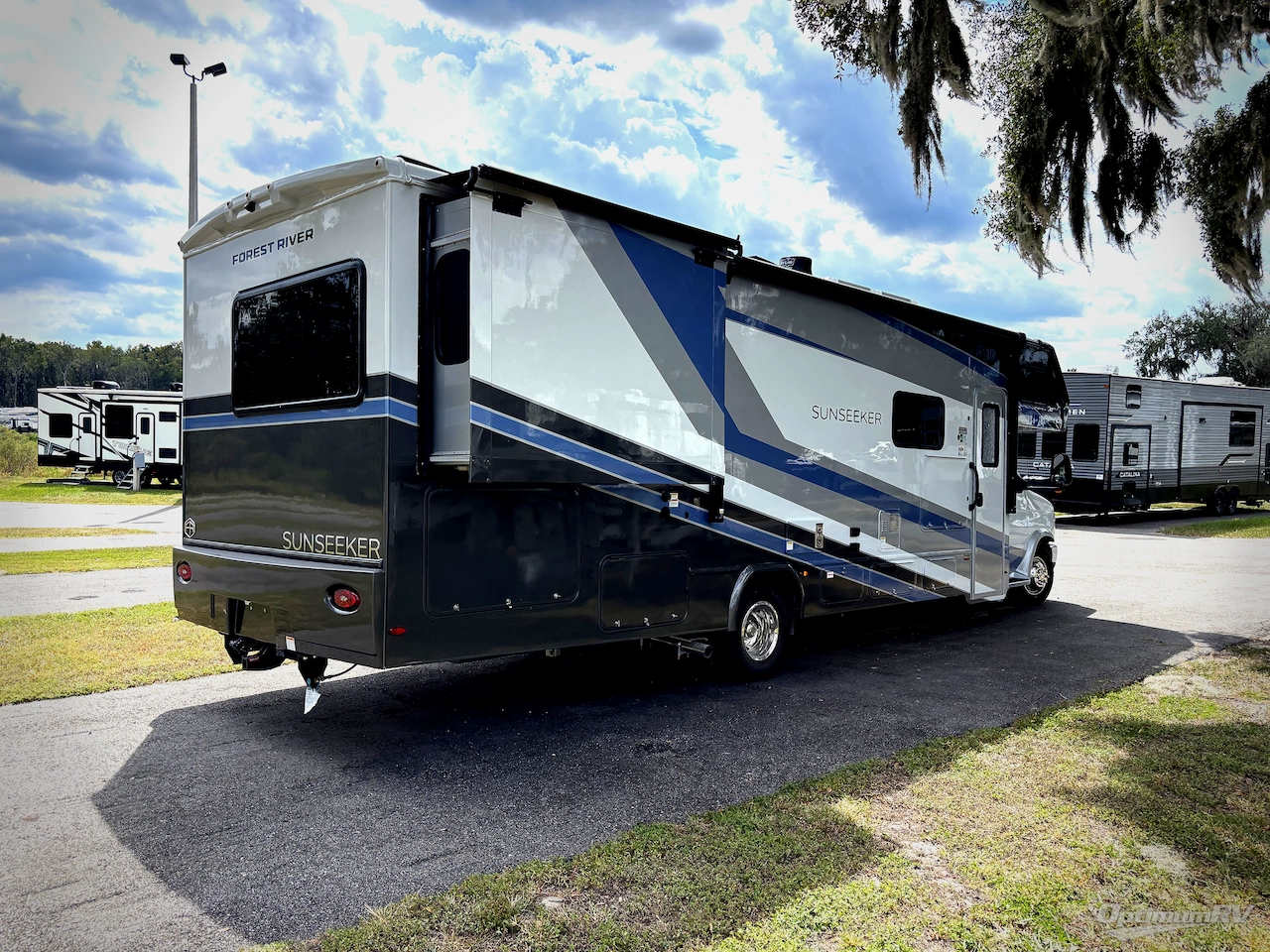 2027 Forest River Sunseeker 3010DS Photo 2