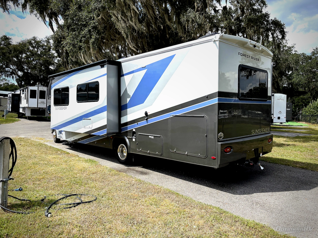 2027 Forest River Sunseeker 3010DS Photo 3
