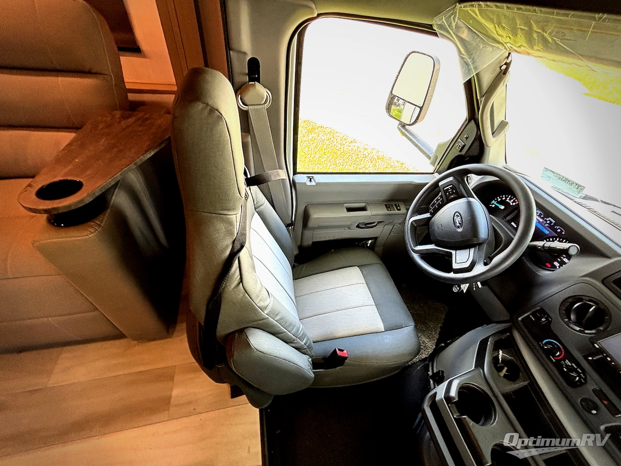 2027 Forest River Sunseeker 2440DS Photo 7