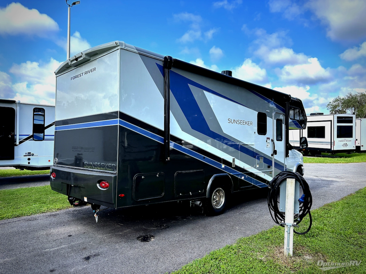 2027 Forest River Sunseeker 2440DS Photo 2