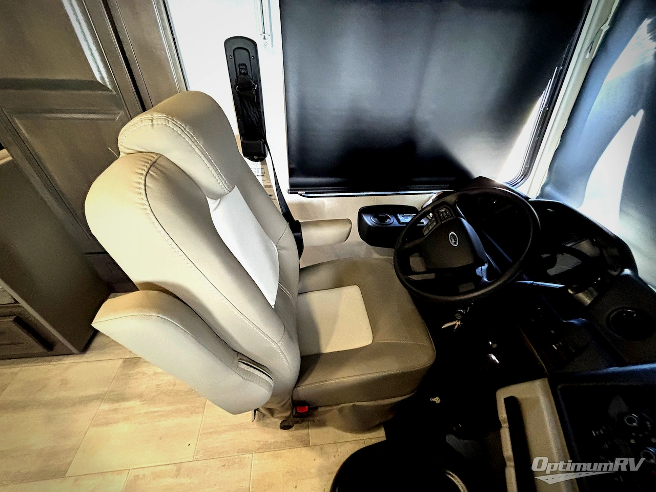 2025 Forest River Georgetown 5 Series 34M5 Photo 7