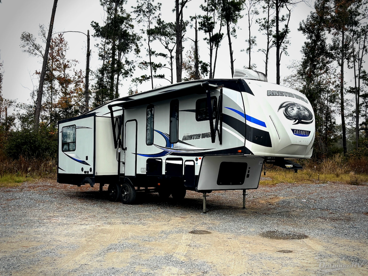 2019 Forest River Cherokee Arctic Wolf 295QSL8 Photo 1