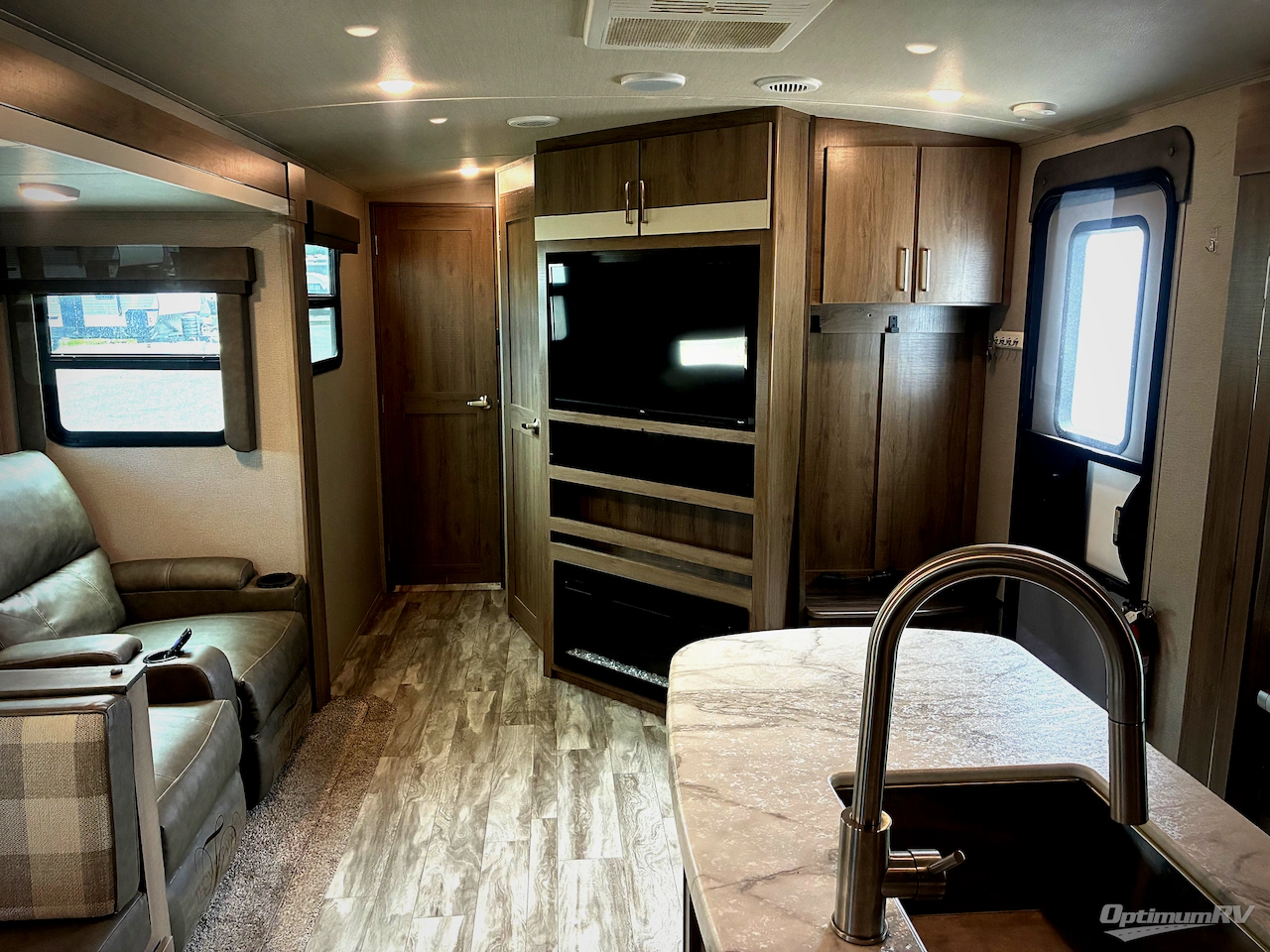 2022 Grand Design Imagine 3250BH Photo 5