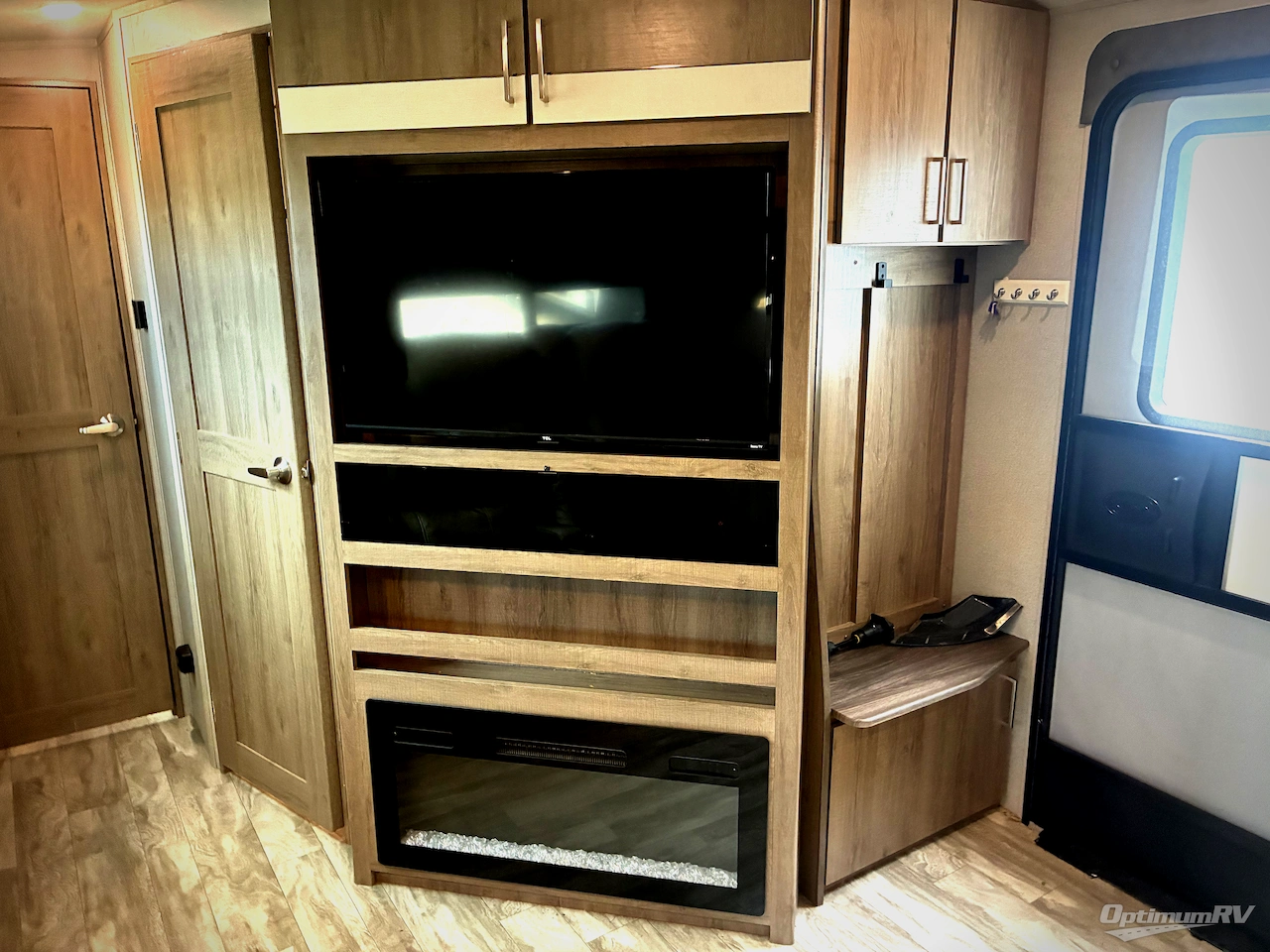 2022 Grand Design Imagine 3250BH Photo 13