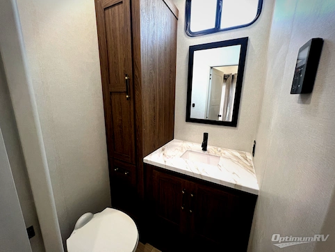 2026 CrossRoads Hampton 37FL RV Photo 4