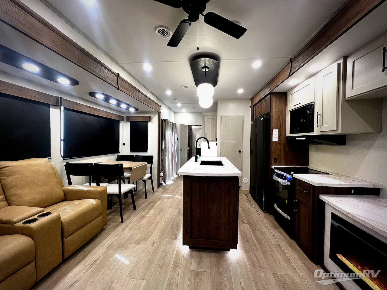 2026 CrossRoads Hampton 37FL Photo 3