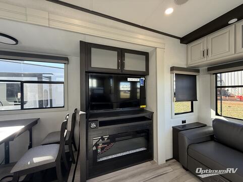 2025 Keystone Avalanche 338GK RV Photo 2