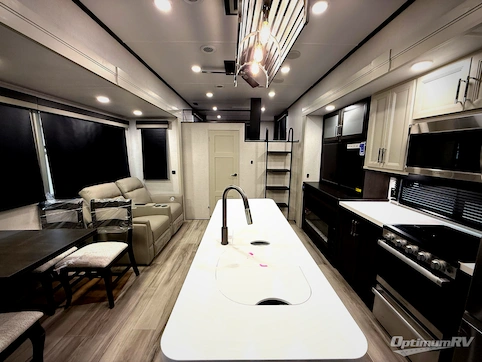 New 2026 Keystone Alpine Avalanche Edition 390DS Featured Photo