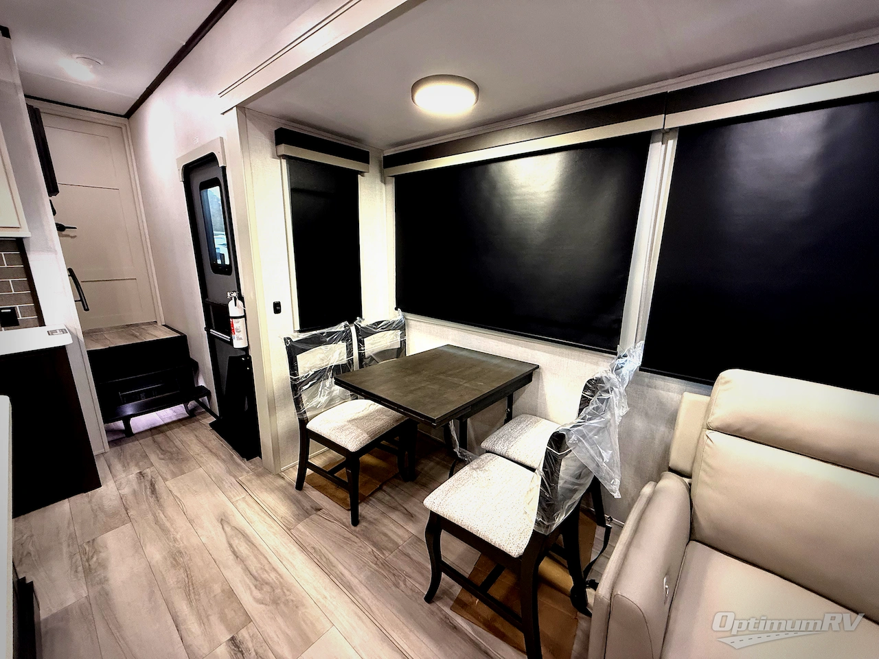 2026 Keystone Alpine Avalanche Edition 390DS Photo 3