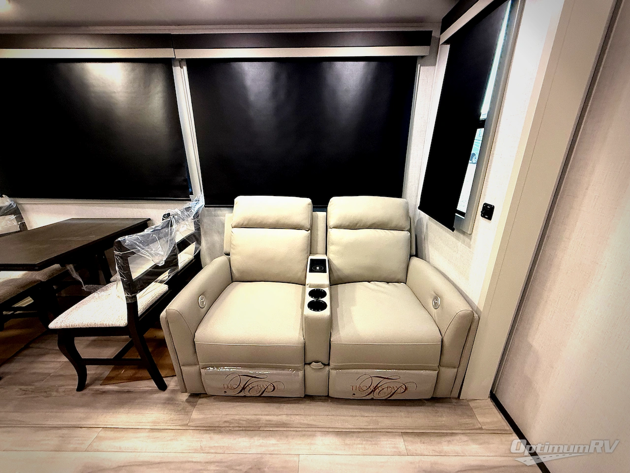 2026 Keystone Alpine Avalanche Edition 390DS Photo 4