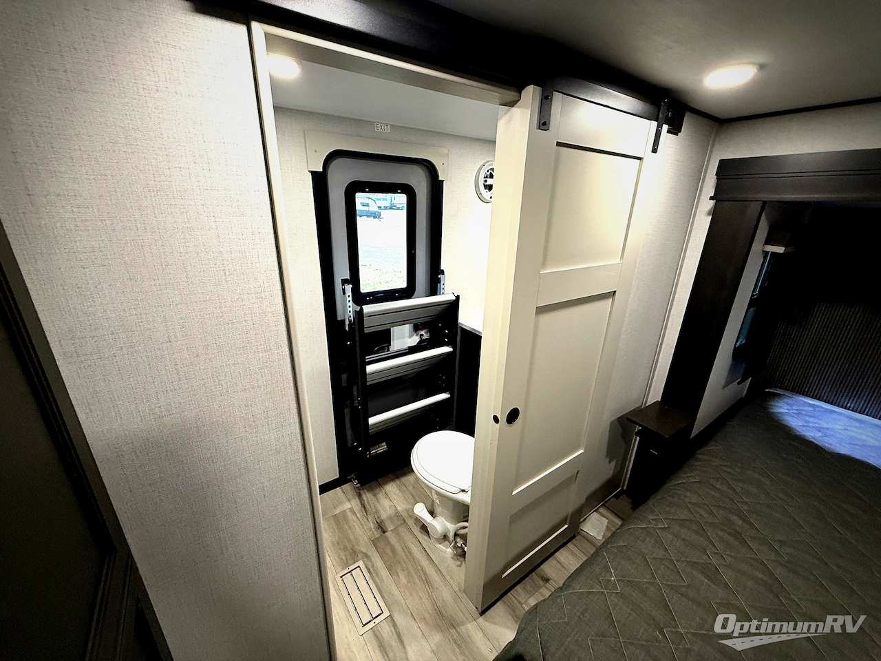 2026 Keystone Alpine Avalanche Edition 390DS Photo 17