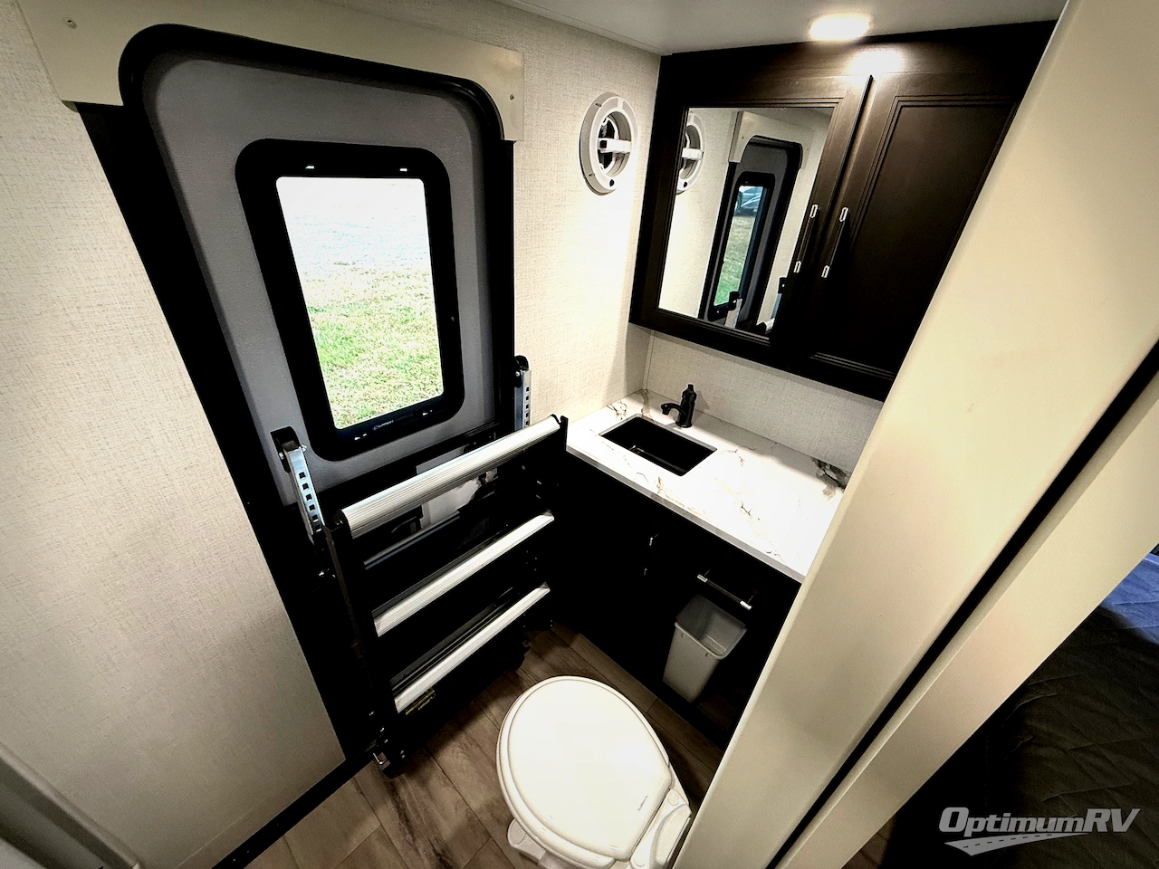 2026 Keystone Alpine Avalanche Edition 390DS Photo 18