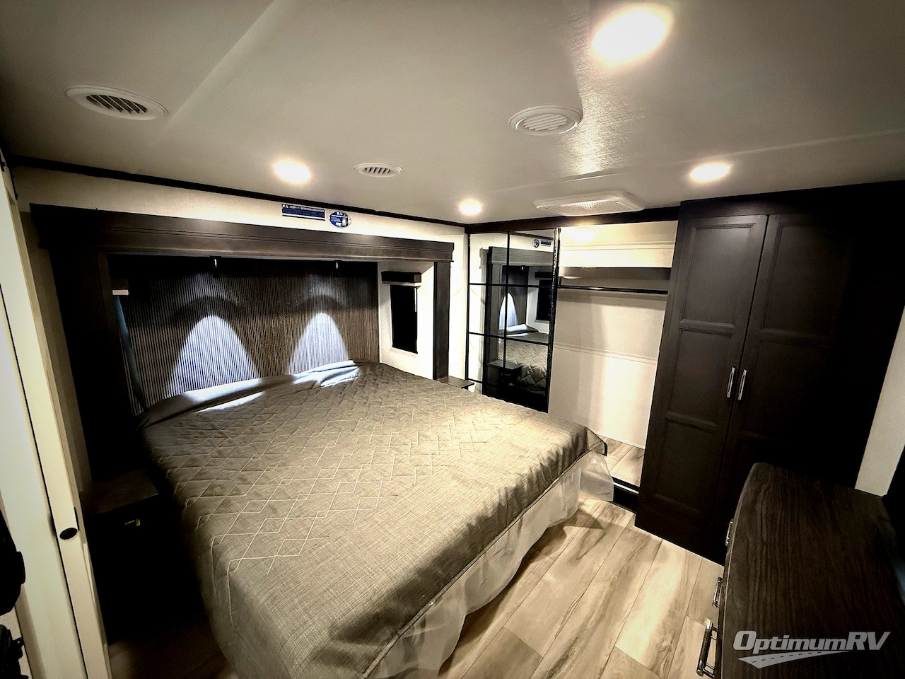 2026 Keystone Alpine Avalanche Edition 390DS Photo 24