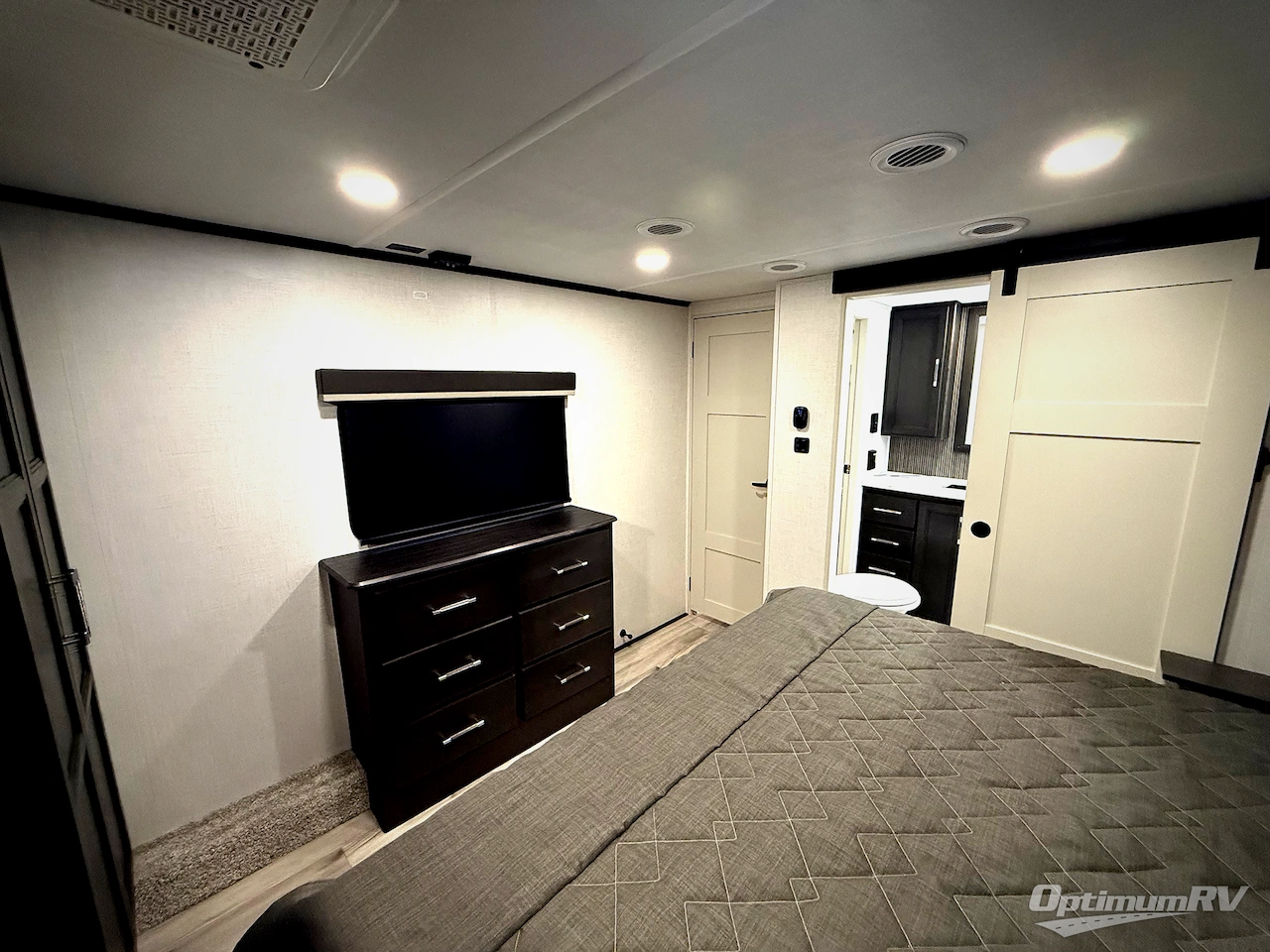 2026 Keystone Alpine Avalanche Edition 390DS Photo 25