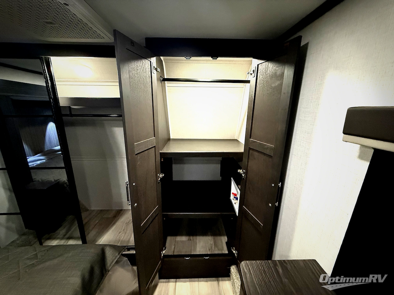 2026 Keystone Alpine Avalanche Edition 390DS Photo 27