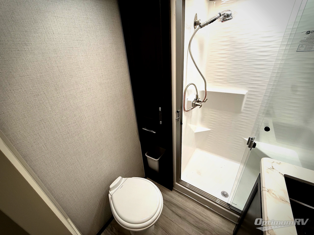 2026 Keystone Alpine Avalanche Edition 390DS Photo 25