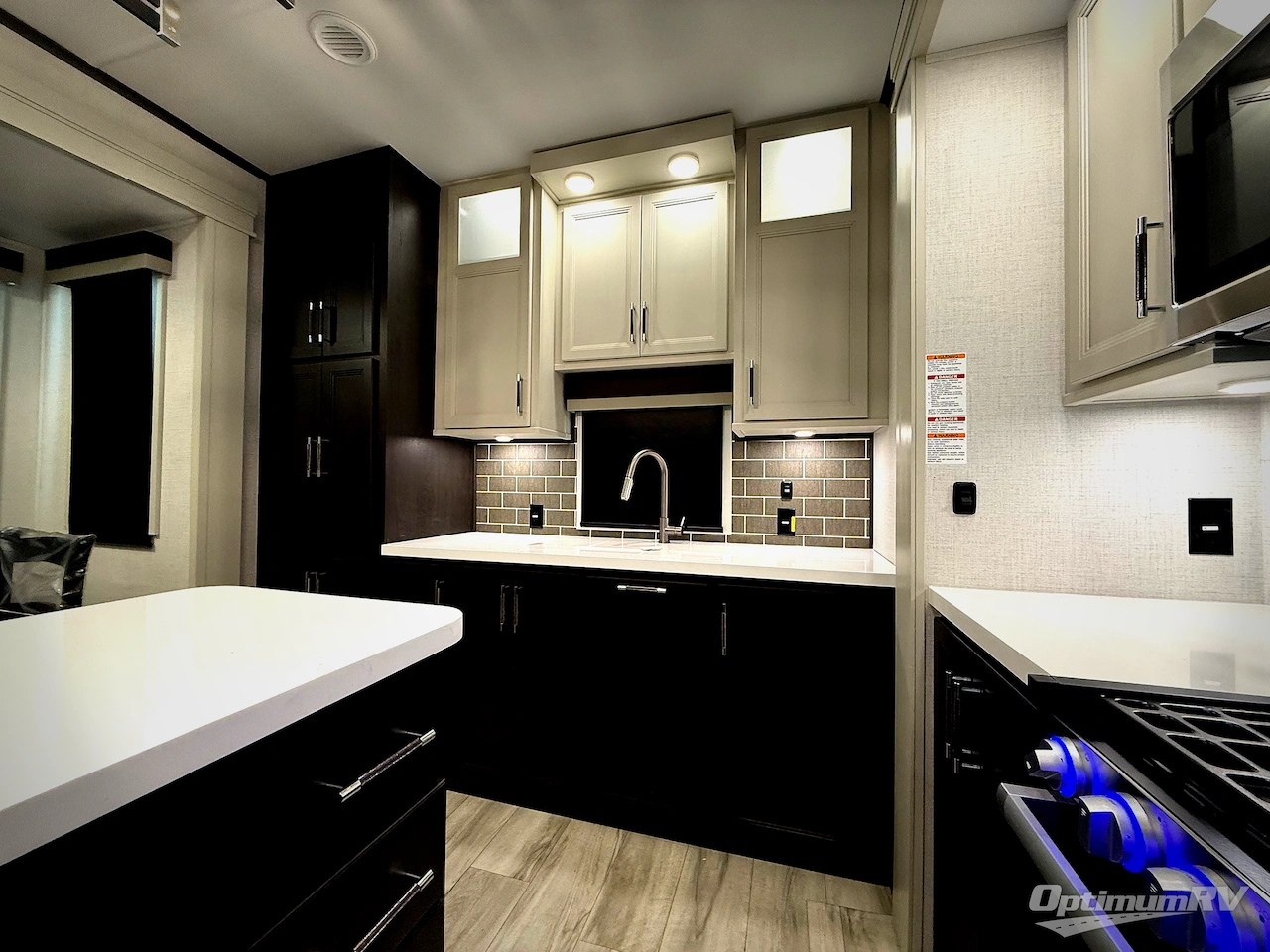 2026 Keystone Alpine Avalanche Edition 366LS Photo 17