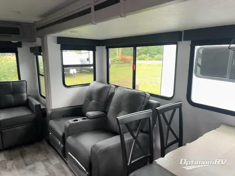 2024 Dutchmen Kodiak Ultimate 3221RLSL RV Photo 2