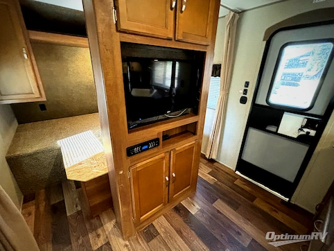 2017 Keystone Summerland 2820BH RV Photo 3