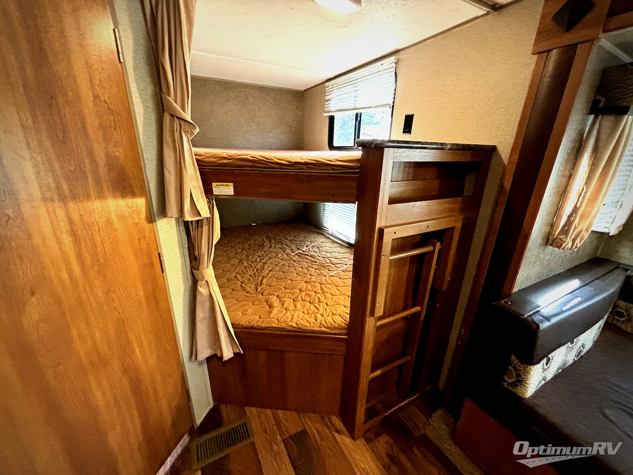 2017 Keystone Summerland 2820BH Photo 11