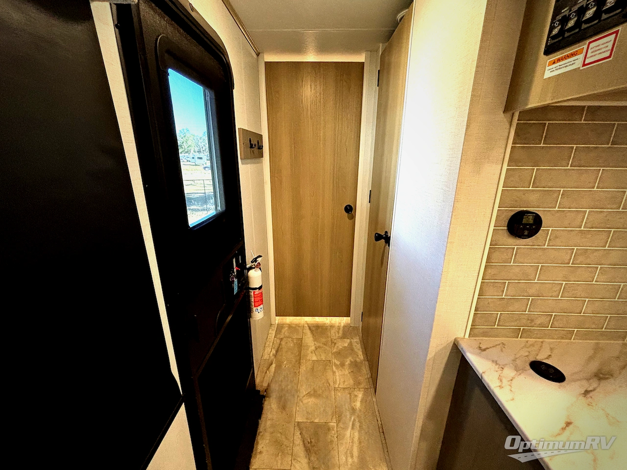 2025 Dutchmen Kodiak Ultimate 3371FLSL Photo 13