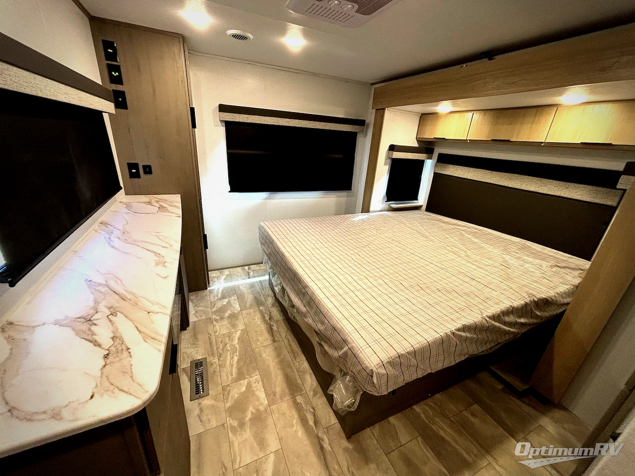 2025 Dutchmen Kodiak Ultimate 3371FLSL Photo 15