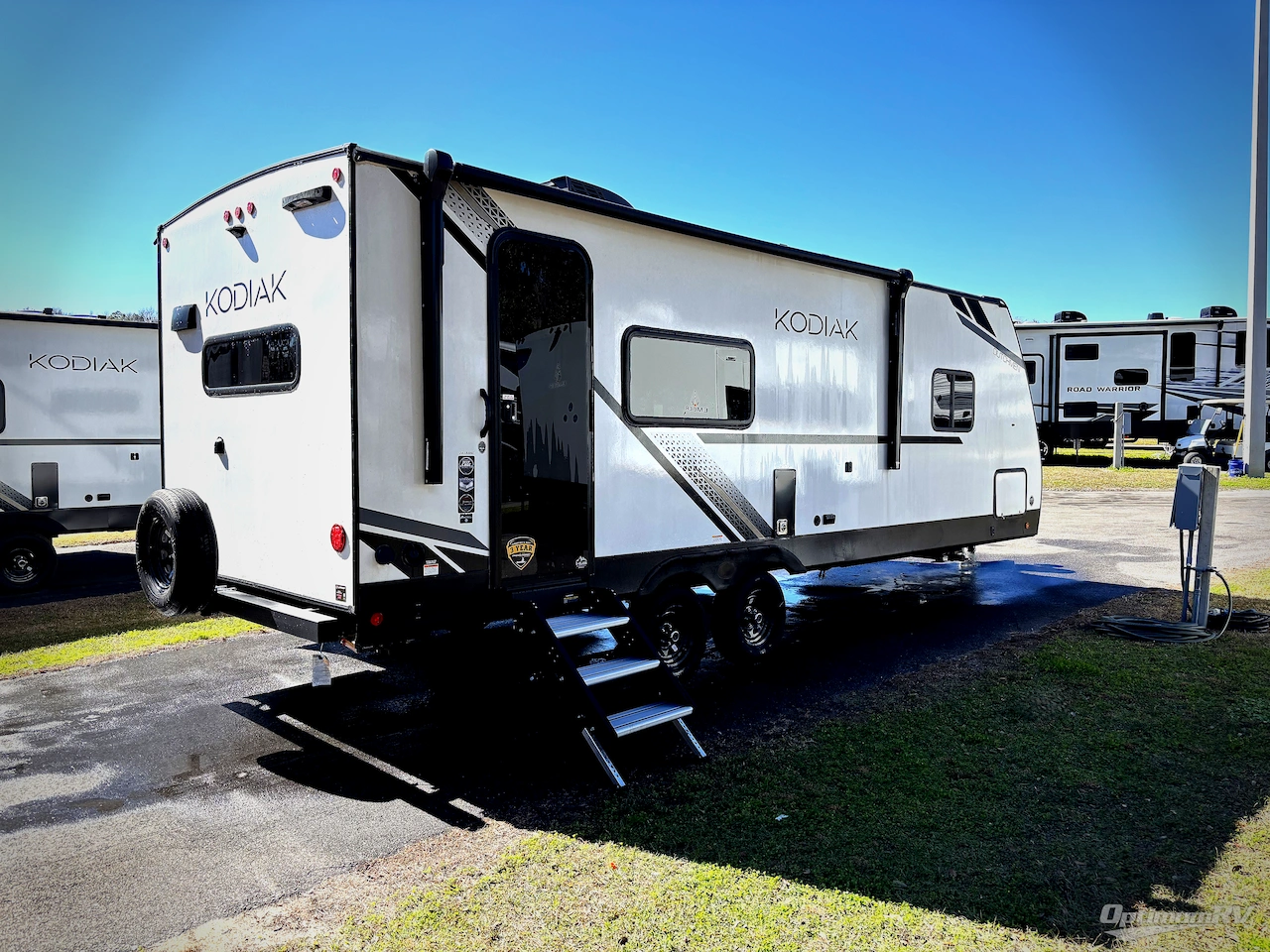 2025 Dutchmen Kodiak Ultra-Lite 241BHSL Photo 2