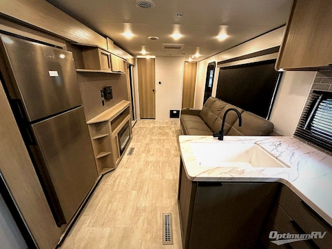 2025 Dutchmen Kodiak Ultra-Lite 308BHSL RV Photo 3