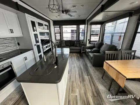 2023 Keystone Retreat 39LOFT RV Photo 3