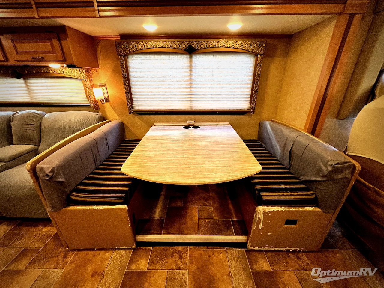 2016 Thor Hurricane 35C Photo 10