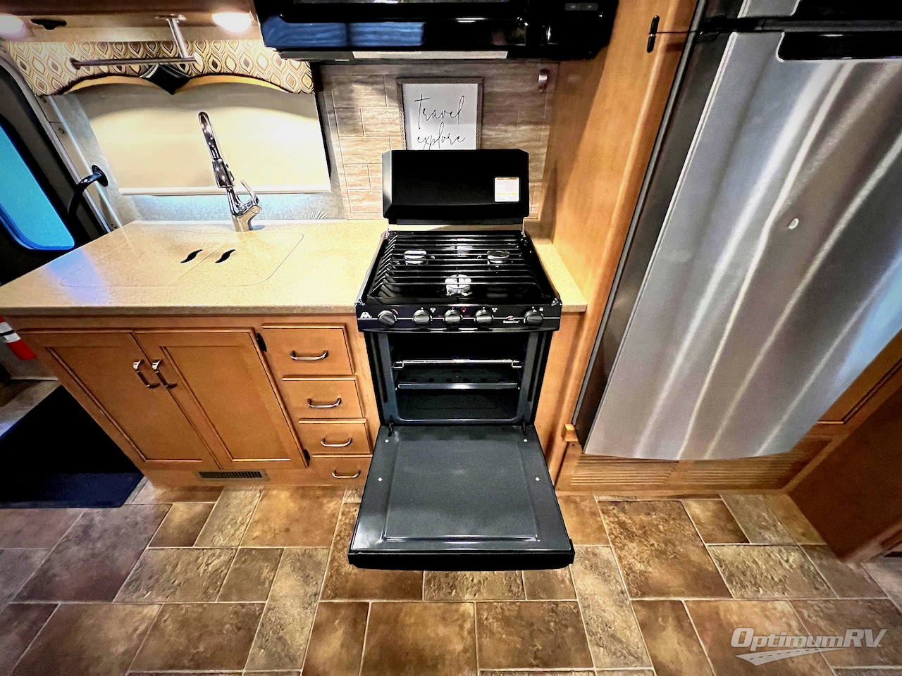 2016 Thor Hurricane 35C Photo 13