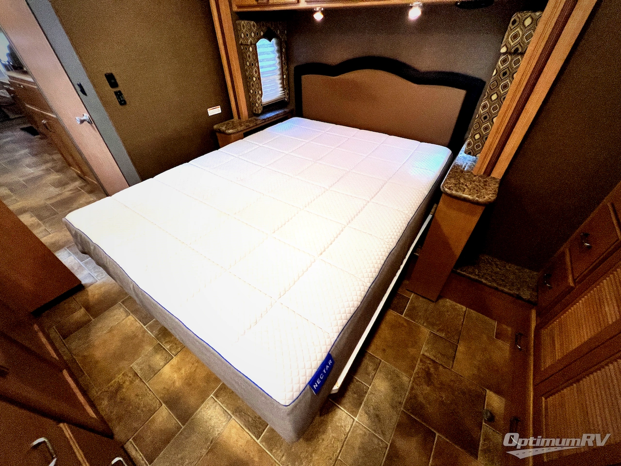 2016 Thor Hurricane 35C Photo 21