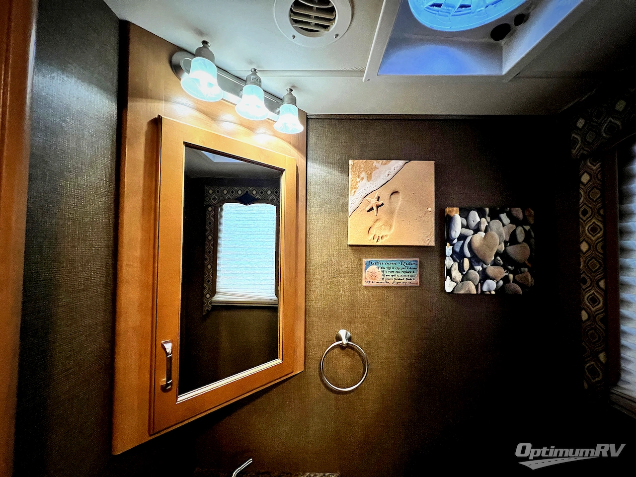 2016 Thor Hurricane 35C Photo 23