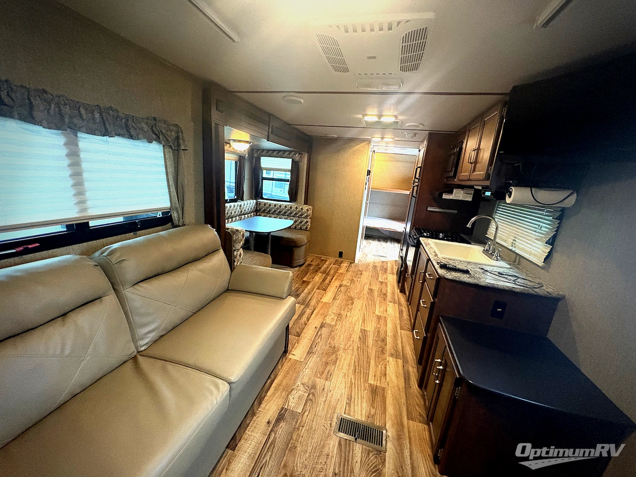 2017 Keystone Outback Ultra Lite 250URS Photo 6