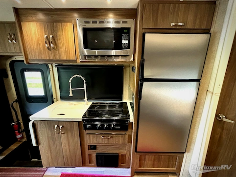 2019 Dynamax isata 3 24FW RV Photo 2