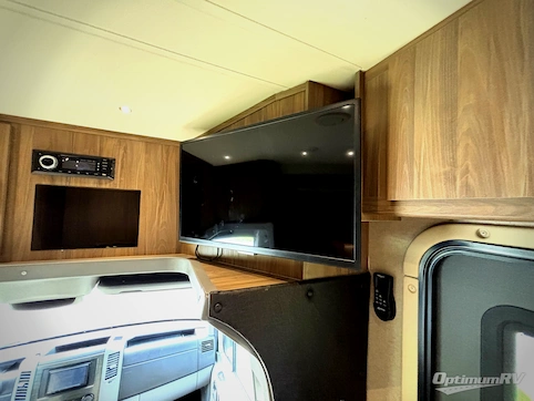 2019 Dynamax isata 3 24FW RV Photo 3