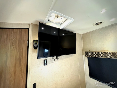 2019 Dynamax isata 3 24FW RV Photo 4