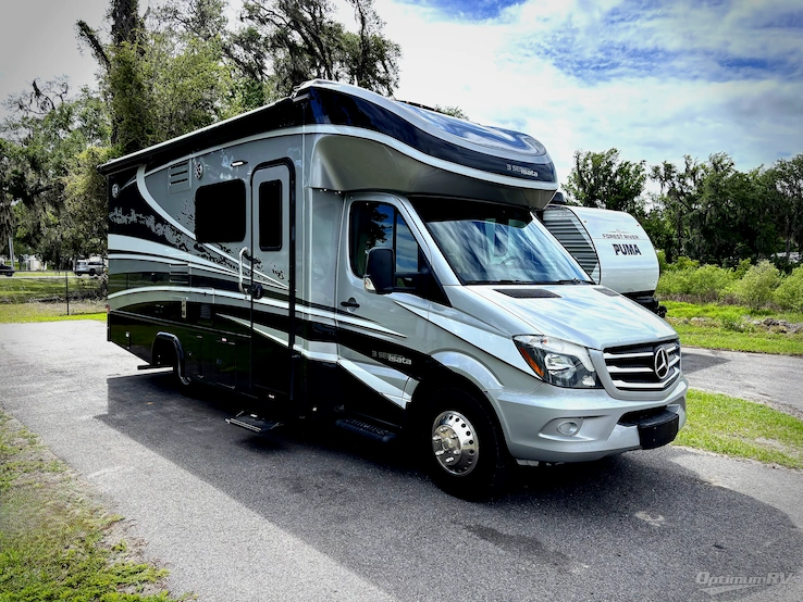 2019 Dynamax isata 3 24FW RV Photo 1