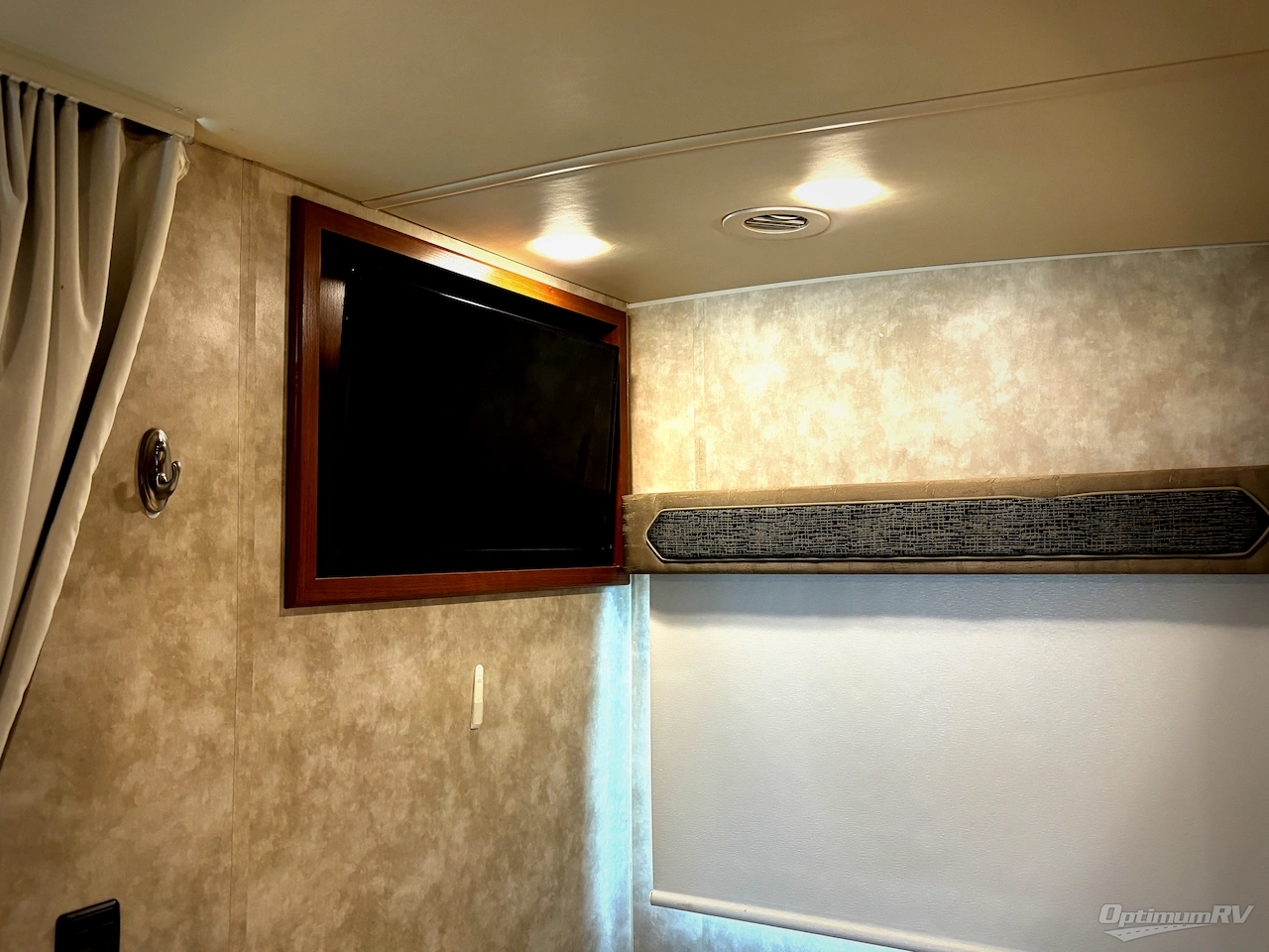 2019 Winnebago Vista 27PE Photo 16