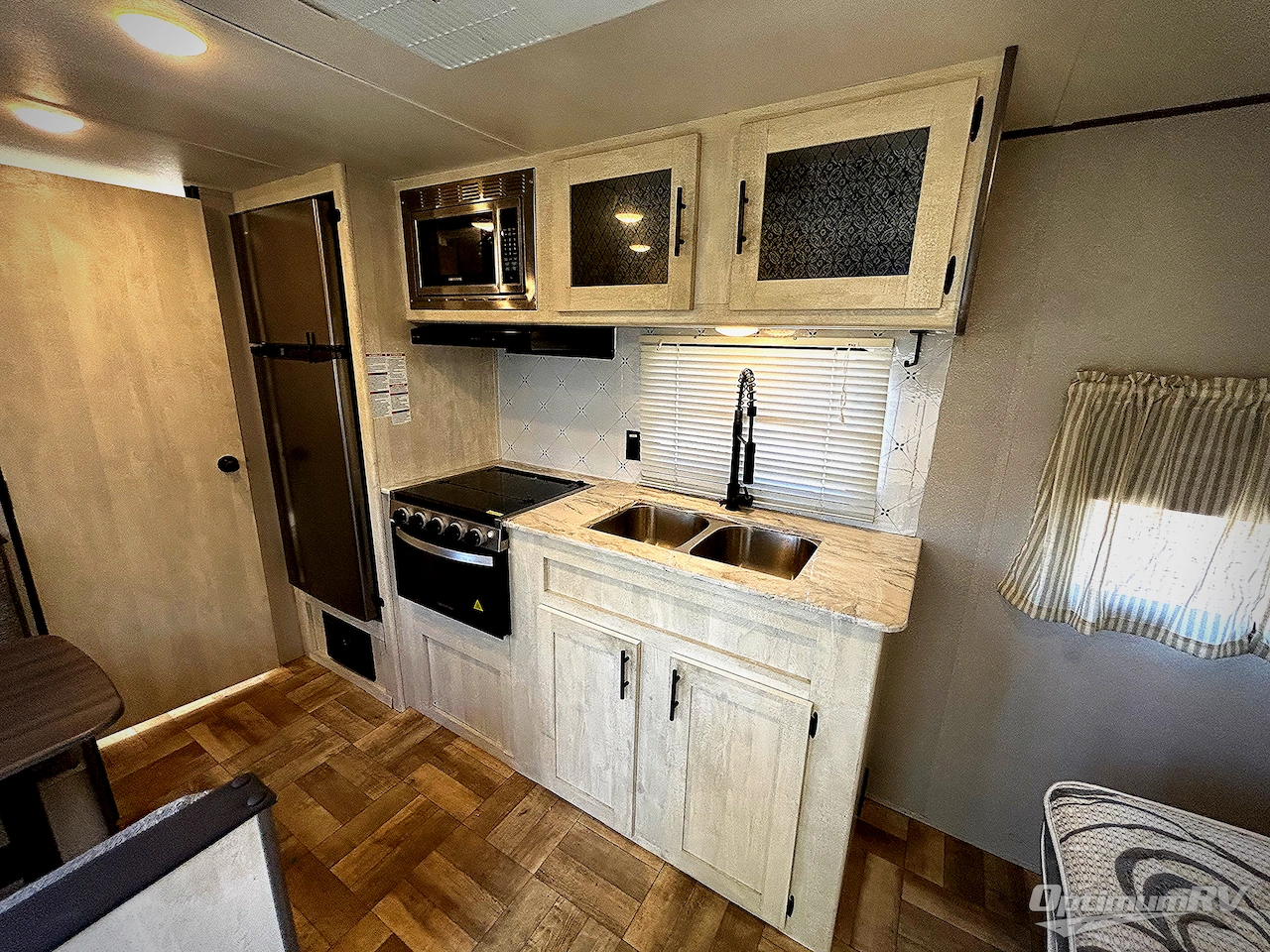 2022 Shasta Shasta 18FQ Photo 7