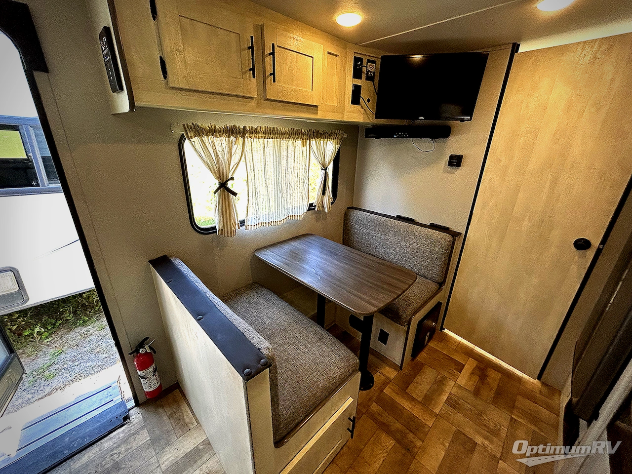 2022 Shasta Shasta 18FQ Photo 8