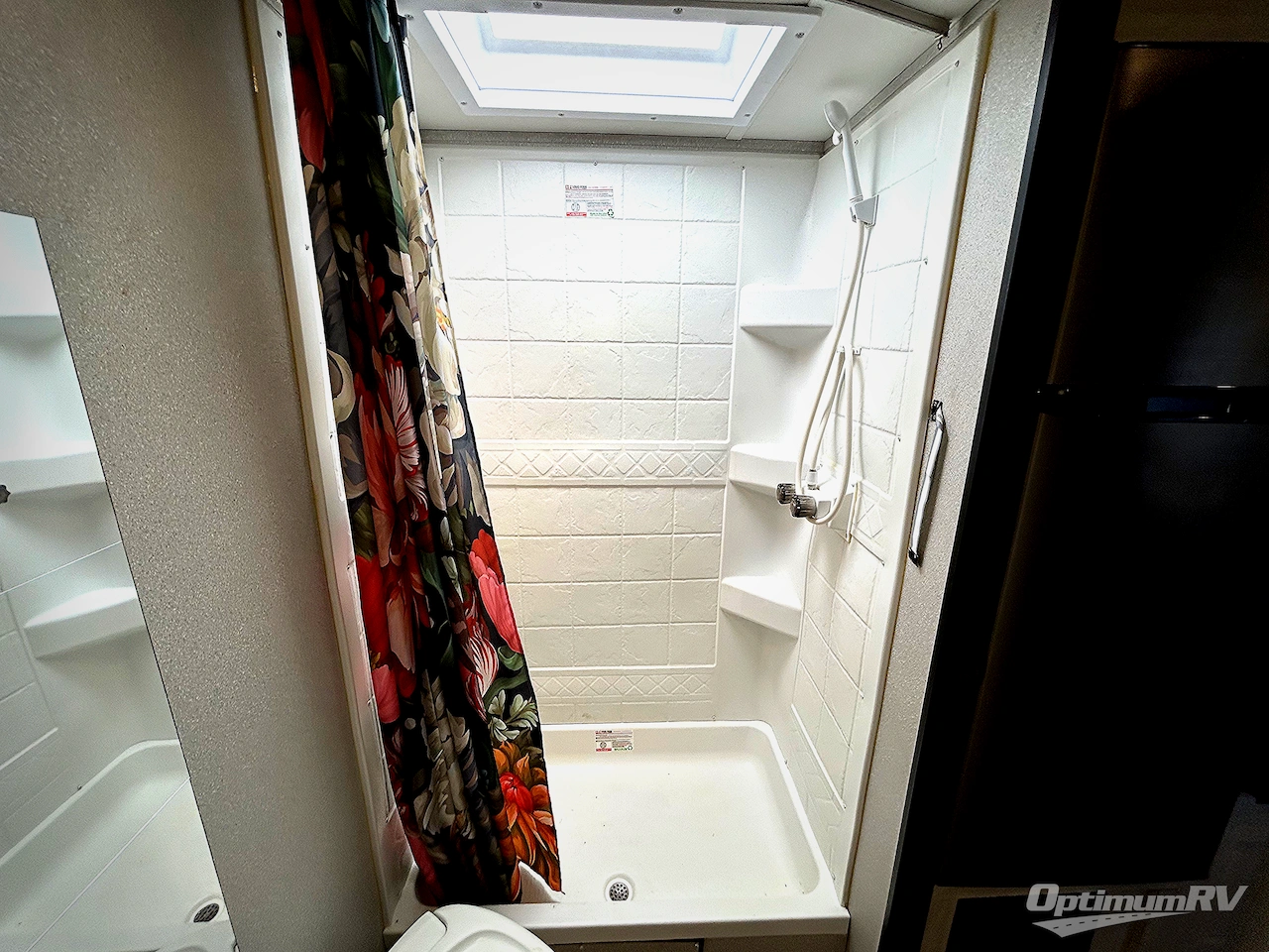 2022 Shasta Shasta 18FQ Photo 10
