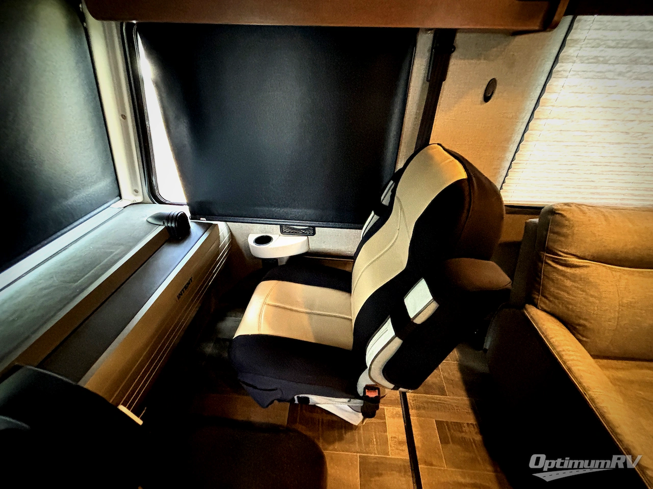 2019 Winnebago Intent 31P Photo 9