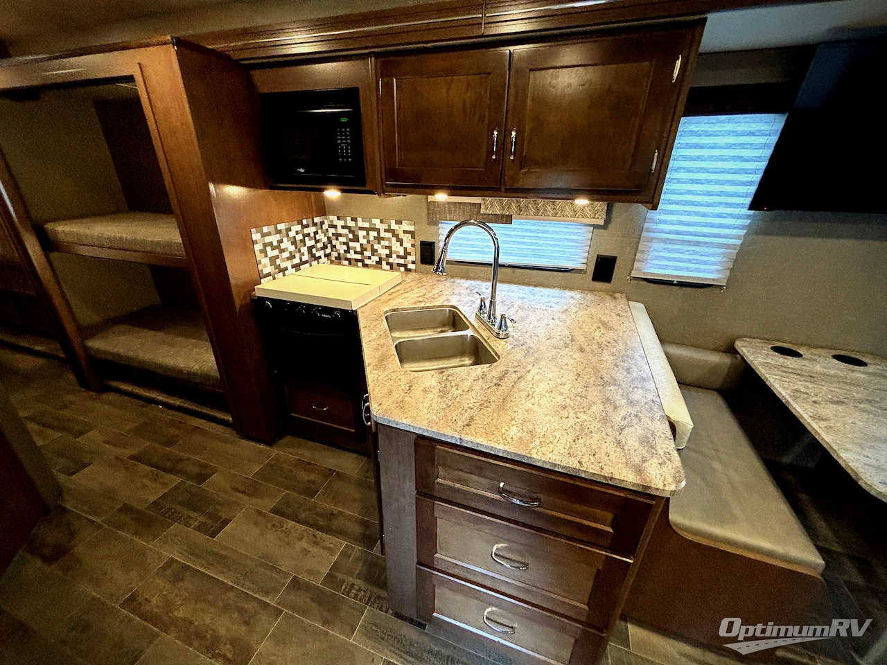 2019 Winnebago Intent 31P Photo 12