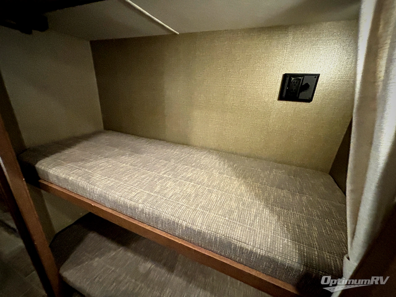 2019 Winnebago Intent 31P Photo 18