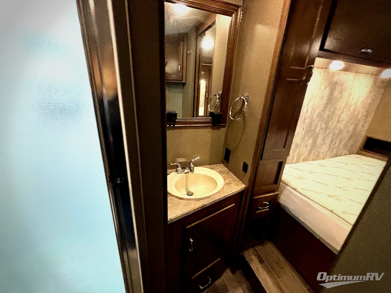 2019 Winnebago Intent 31P Photo 16