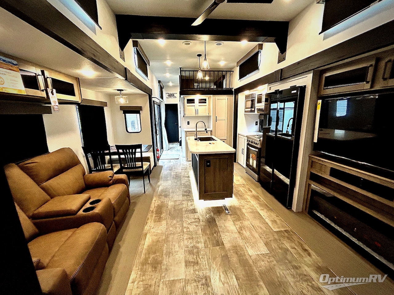2025 Palomino Puma Destination 402LFT Photo 5