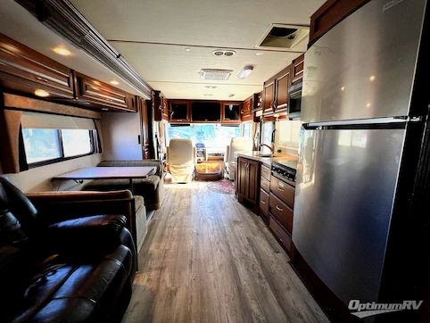 2012 Fleetwood Bounder 35K RV Photo 2