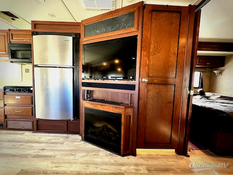 2012 Fleetwood Bounder 35K RV Photo 3